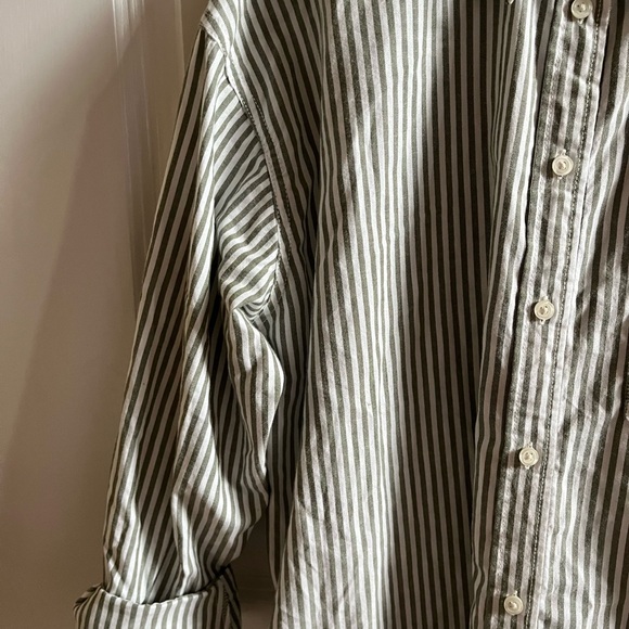 NWT Women’s Universal Thread Green and White Oversized Striped Shirt, Size M - Picture 5 of 13